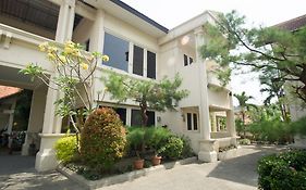 Reddoorz Near Rumah Sakit Baptis Kediri